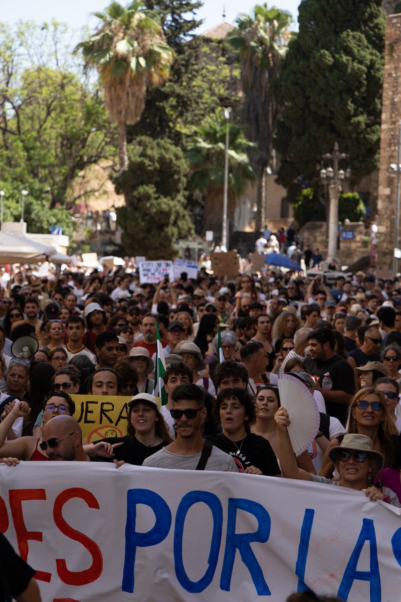malagaparavivir's tweet photo. MANIFESTACIÓN 27J ❤️‍🩹

Ayer volvimos a llenar las calles. Un año después de la última gran movilización, hemos superado nuestras propias expectativas 👇🏽 https://t.co/oHzv3OyQim