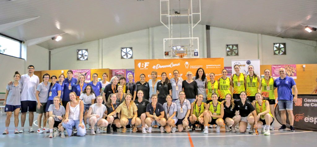 FCBQ's tweet photo. 🏆 El 4t Torneig de Combinats Sots-22 del Programa de Mentoria d'Entrenadores i d'Àrbitres ja té CAMPIONES: la Selecció Catalana Universitària! Enhorabona! 👏

🫶 Gràcies a tots els equips i a l'@AjSantAdria per aquesta gran jornada al Poliesportiu Ricart!

🙅🏽‍♀️ #DemanaCANVI https://t.co/y1lhIf5IGm