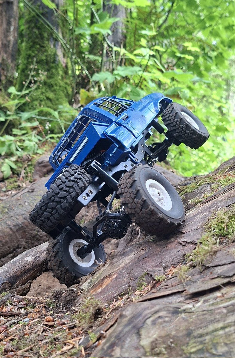 Yugistacks's tweet photo. Ended up going out for some trails this morning 

Lost my tow rope accessory, thats ok im about to make another one! 

All in all good morning of runs 👌

#RCCrawler #RCCrawling #RockCrawler #RC4x4 #ScaleCrawler #RCTruck https://t.co/ANJbjZFiuZ