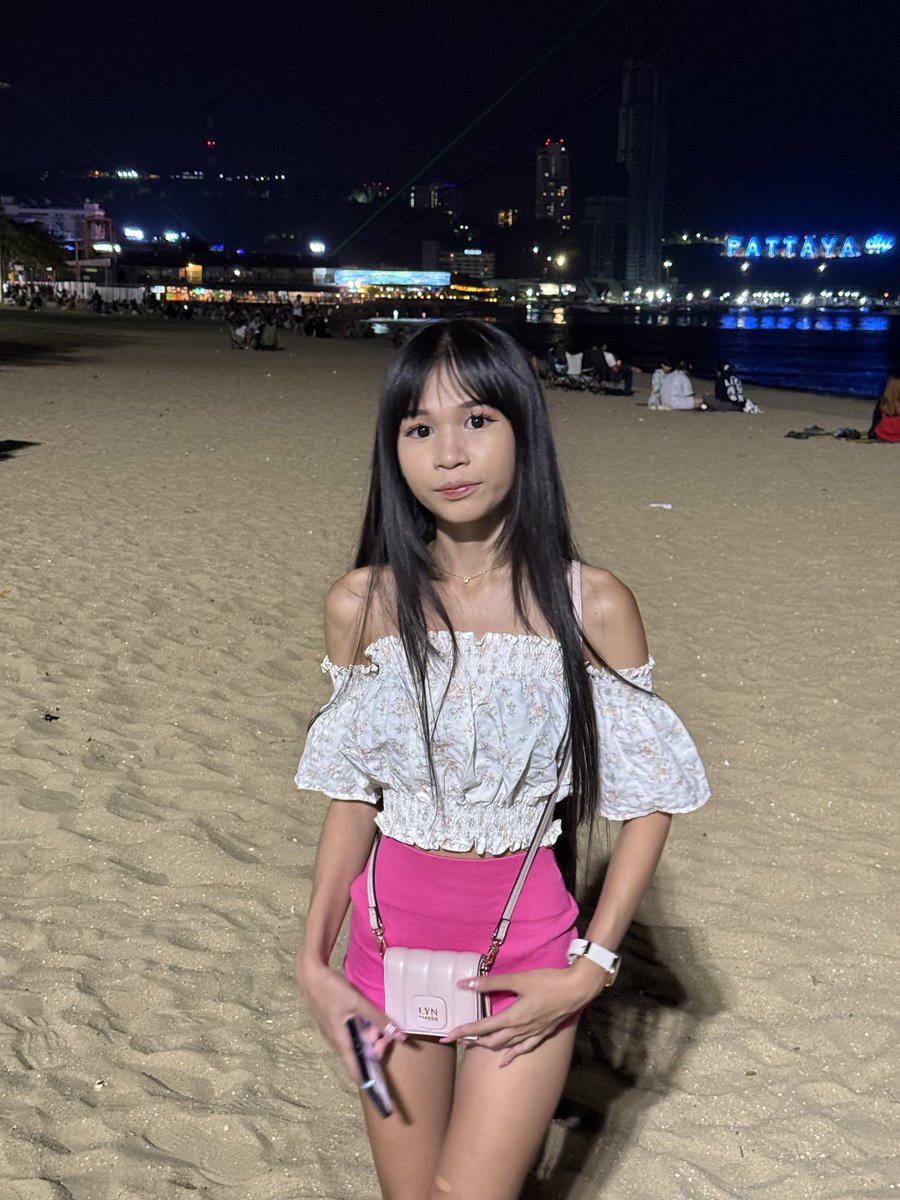 Pixiekittyyy's tweet photo. @inkyana_jk Your fantasy starts with my smile. https://t.co/SpH9GTAUUJ