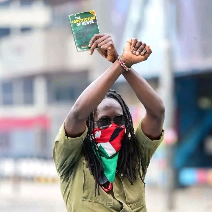 Maryian96's tweet photo. Comrade Davis Lichuma has been found at KNH. He appears to have been subjected to severe torture and is currently unable to speak,sirkal ya mama mboga hii 
ASANTE RAIS
TUNASHUKURU! 
Nkt mnatesa watu kwa nini? https://t.co/UZwzUMH21d
