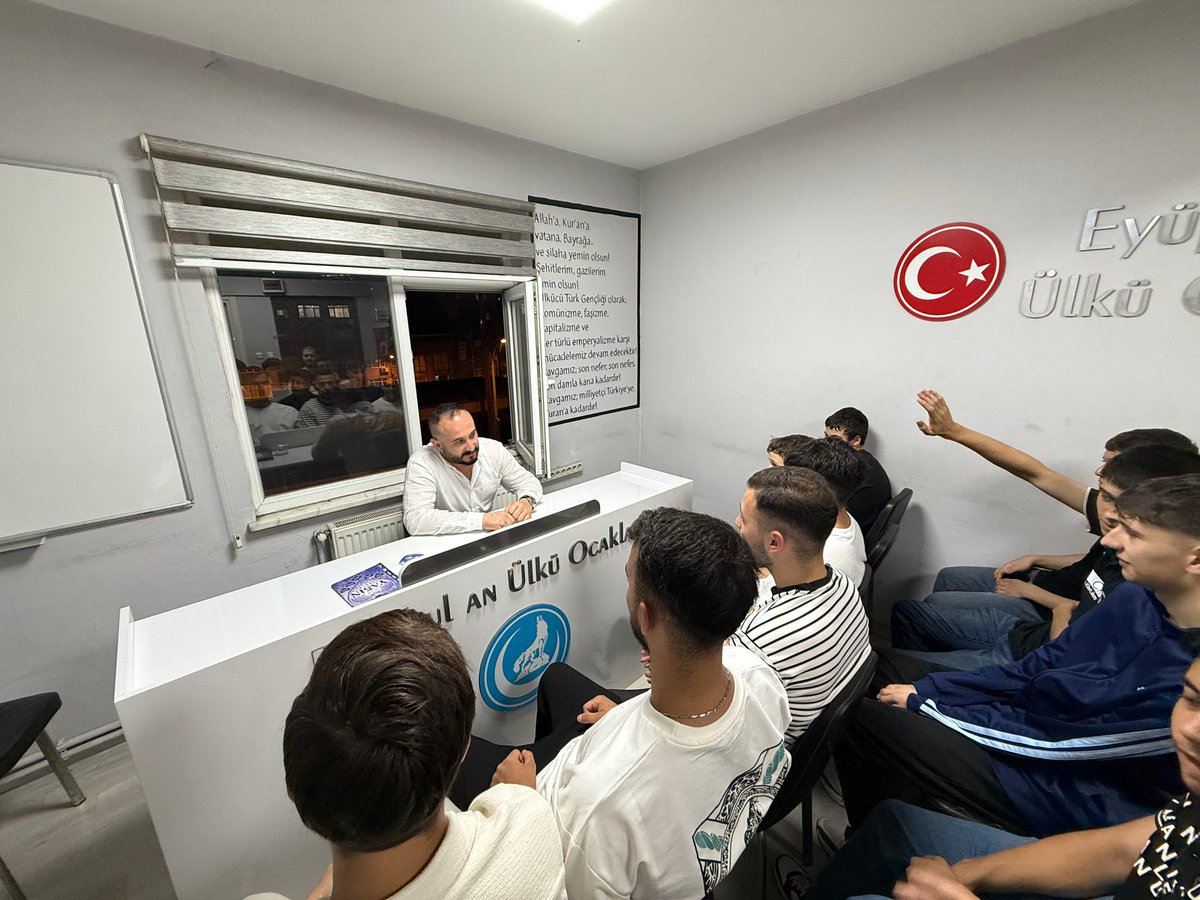 EyupsultanUlku's tweet photo. Eyüpsultan Ülkü Ocakları olarak “Sosyal Medya Kullanımı ve Algı Yönetimi” konulu seminer gerçekleştirdik.Bilinçli, Ahlaklı, İmanlı gençlik için çalışmalarımıza devam edeceğiz.

Tüm gençliğimizi programlarımıza katılmaya, Ocağımıza davet ediyoruz 🇹🇷

@Aalparslandogan 
@MuratYukselMY 
@SametKaragl25