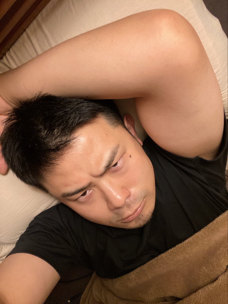 shigeru_ku's tweet photo. 自撮りを盛ることによって自認を若くしていく(幻想 https://t.co/b9GJE8Rb2L