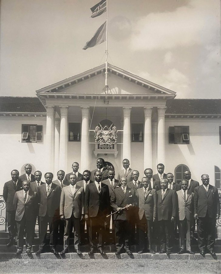 wanjohip33's tweet photo. @ahmednasirlaw Perhaps a well known polished man of the bar would state otherwise describing them as kakistokratia humanoids rather not men were it not save the emblem. https://t.co/6lx4KEmY0F