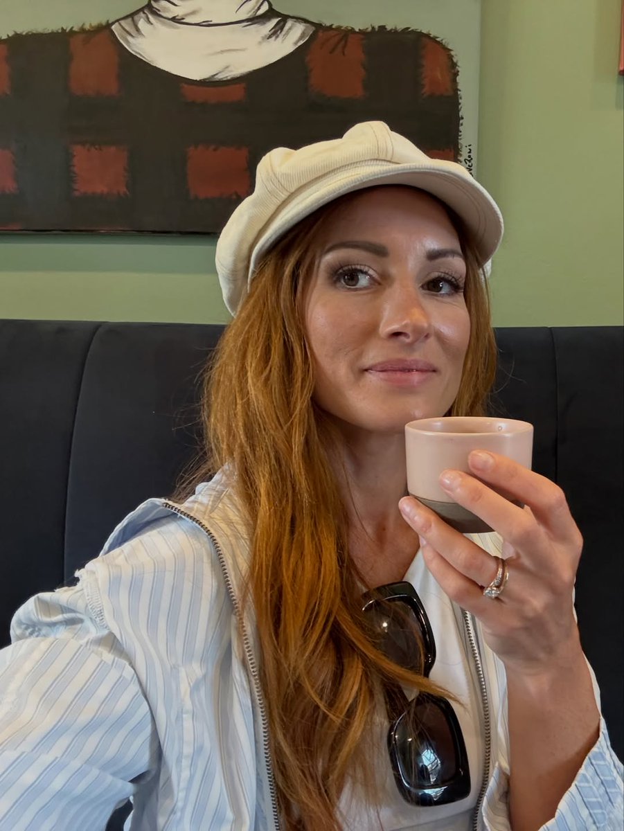 DeadlyAngelo97's tweet photo. Becky Lynch appreciation post π€π
#BextOfTheWeek
#GOAT @BeckyLynchWWE π https://t.co/gV1bAuiZJc