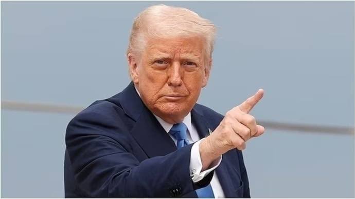 LaraTrumpRkqvf's tweet photo. If President Trump invited you to the White House, would you go ?

    A) Yes
    B) No
    C) Not sure https://t.co/sol01sEDRi