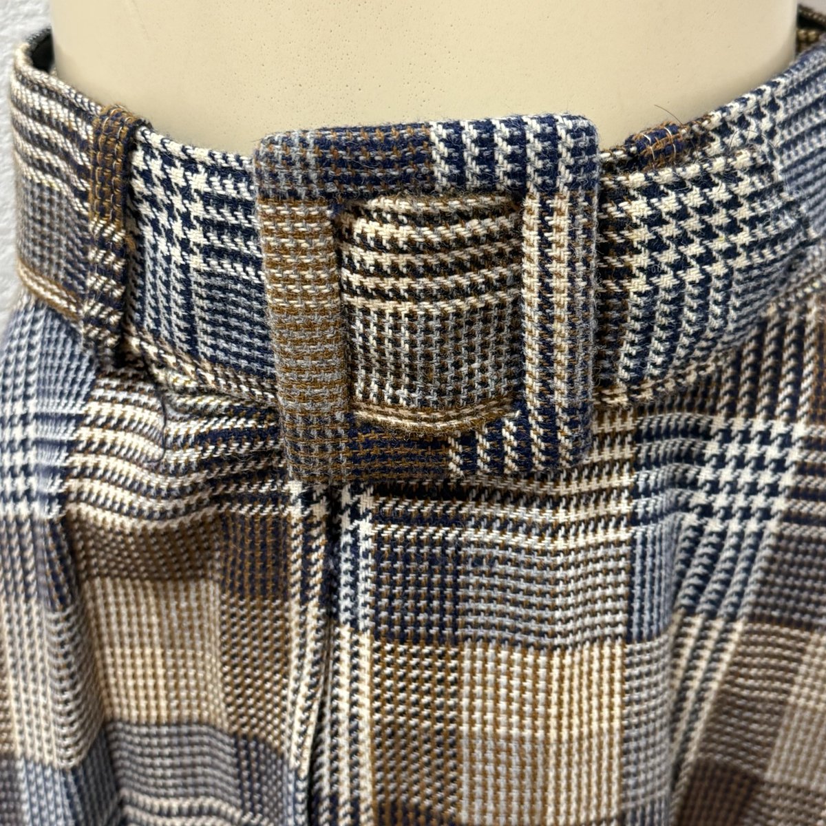 drpepperbabe02's tweet photo. Stunning vintage handmade wool skirt from the 1970s with matching belt. Just added to my #ebay store. #vintageskirt #handmadeclothing #woolskirt #plaid #darkacademia #oldmoney #ebayseller #shopsmall https://t.co/q2gx0DqOpY