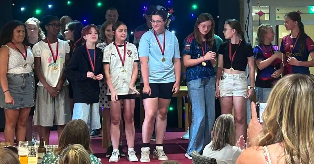 SwindonSpits67's tweet photo. On the 19th June Swindon Spitfires held their 59th Presentation evening.

To celebrate all the players and coaches achievements this season.

☆U10s☆
Managers Player - Darcy
Most Improved  - Isabella 
Club Player  - Ella
Supporters Player  - Genevieve 
Players Player  - Evie. https://t.co/Vh8oZhEdSZ
