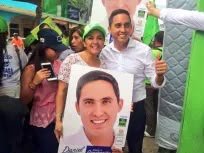 conejo_oligarca's tweet photo. RAFAEL CORREA ATACA AL FUNDADOR DE MOVIMIENTO AMIGO

En un comunicado el día antes de darse a conocer que el Movimiento AMIGO será su guarida para participar en las elecciones seccionales, el Prófugo de la justicia dió 3 requisitos que deben cumplir todos sus candidatos... Pero considerando el pasado de Daniel Mendoza, el fundador de AMIGO, parecería una carta dedicada específicamente a el. Porque el Mashi dice que nadie de la RC puede...

1) Haber estado involucrado en casos de corrupción (Mendoza estuvo preso)

2) Haber sido parte de Alianza País pero haberse quedado con Lenin Moreno (Mendoza se quedó con Lenin Moreno)

3) Haberse disculpado de rodillas ante el jefe supremo (Mendoza jamás se disculpó con el jefe de la secta)

Entonces... Si el fundador de Movimiento AMIGO no cumple con ninguno de los requisitos del Prófugo... Porqué los Correistas están usando ese partido político? 🫩