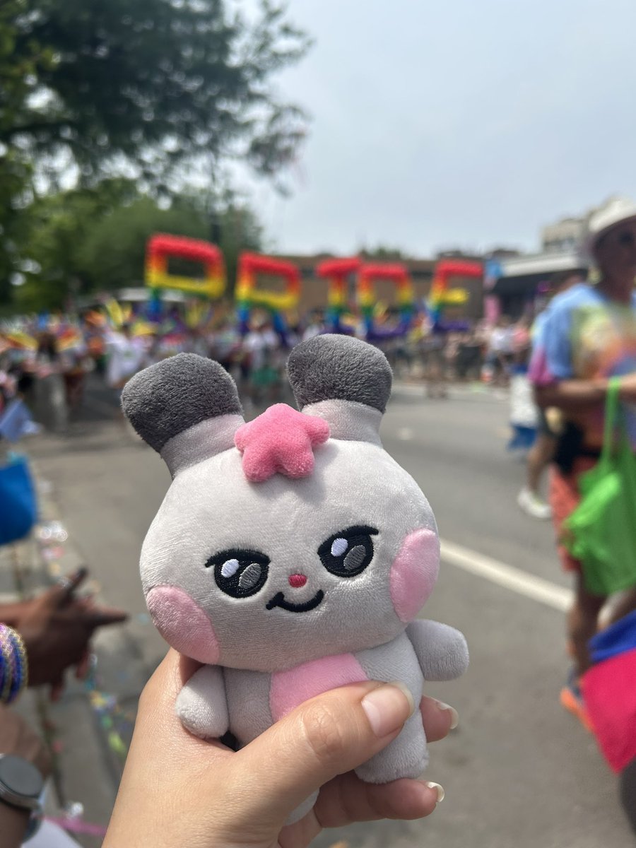 palthhh's tweet photo. ddeongyo at chicago pride 🩷💜💙 https://t.co/OzJ2KzB7AQ