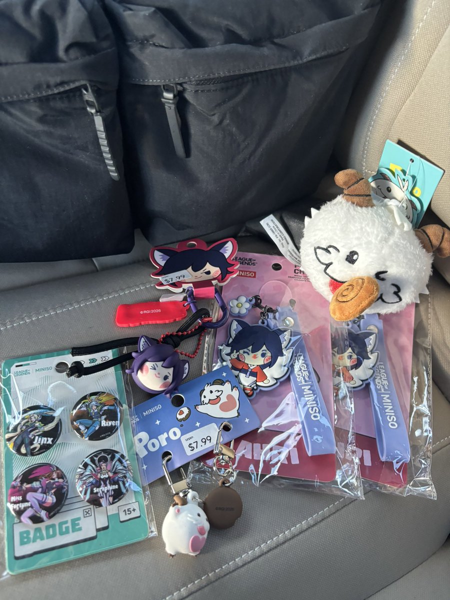 vee_ggwp's tweet photo. miniso x league of legends haul https://t.co/DDYy7U6drR