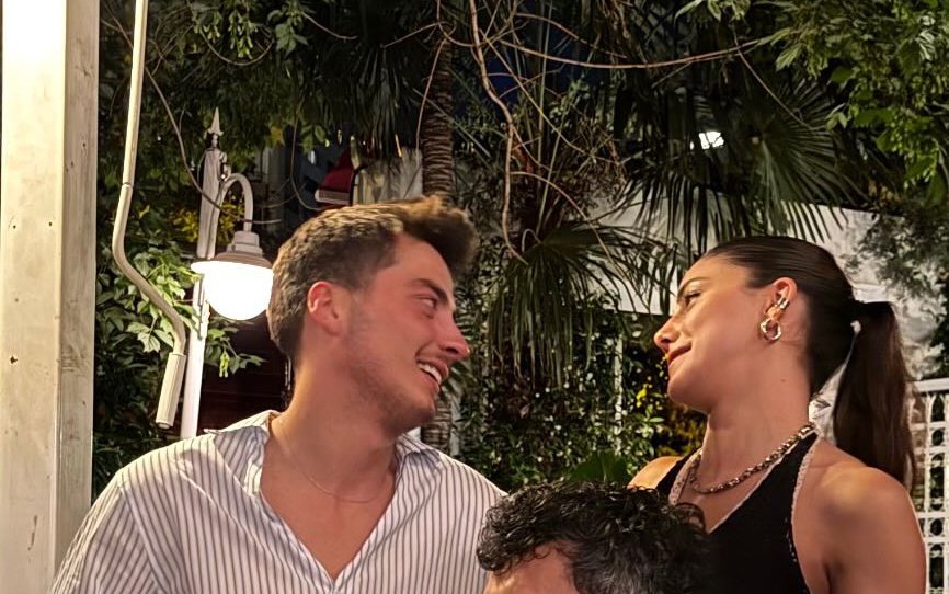 swiella's tweet photo. Bu sene doğum gününü sevgilisiyle kutluyor diye gözlerinin içi gülüyor çocuğumun 😍❤️‍🔥
#KayZer #AtDil https://t.co/f5SJt570CD