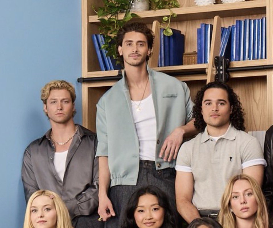 offcampusseries's tweet photo. I spy our cast 🔍👀 https://t.co/wqsIWwrOO5