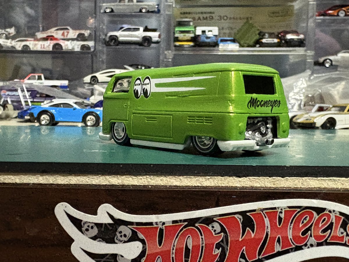 porschegmbh's tweet photo. #ホットウィール  #Welly  #VOLKSWAGEN  #Type2  #Baywindow
 #MOONEYES @stickyfrog_ 
おはようございます🔆→☁️HWタイプ2ピッカップをルートバン化✨ベイウインドウはCooooool😎✨👍 https://t.co/GNEsxkfTJx