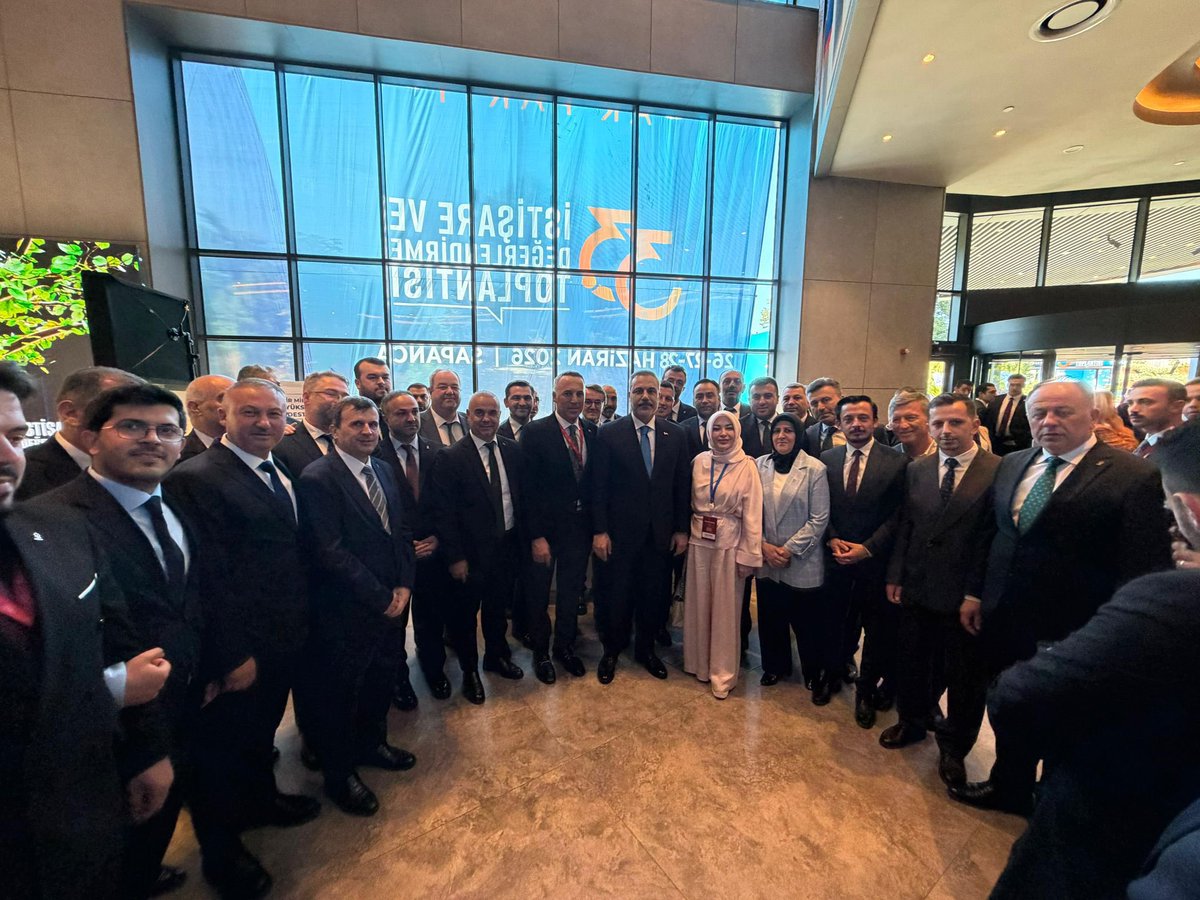 AkPartiErenler's tweet photo. AK Parti 33. İstişare ve Değerlendirme Toplantımızın ülkemiz, milletimiz ve teşkilatımız için hayırlara vesile olmasını temenni ediyoruz.

Cumhurbaşkanımız ve Genel Başkanımız Sayın Recep Tayyip Erdoğan’ın liderliğinde, eser ve hizmet siyasetimizi kararlılıkla sürdürerek Türkiye Yüzyılı hedeflerine emin adımlarla yürümeye devam edeceğiz.

Birlikte daha güçlü, birlikte Türkiye Yüzyılı. 🇹🇷