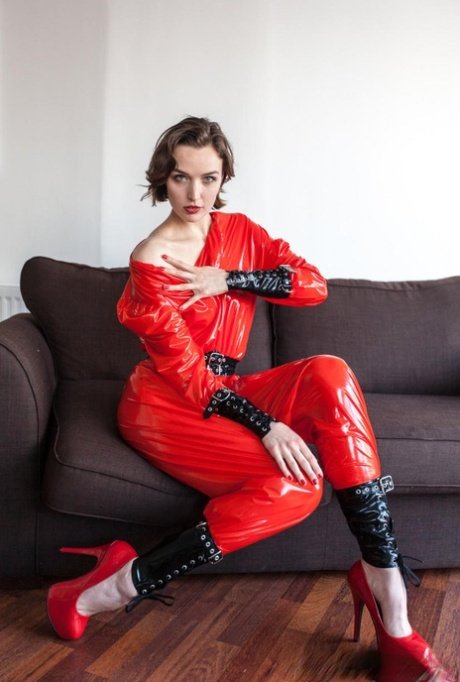 DutchDamevd4t's tweet photo. I enjoy and thrive off of control, discipline. Any sub that shows loyalty and understanding that it's a privilege to serve me are the ones who grab my attention the most!👠👠 https://t.co/ZKOydfPh3V