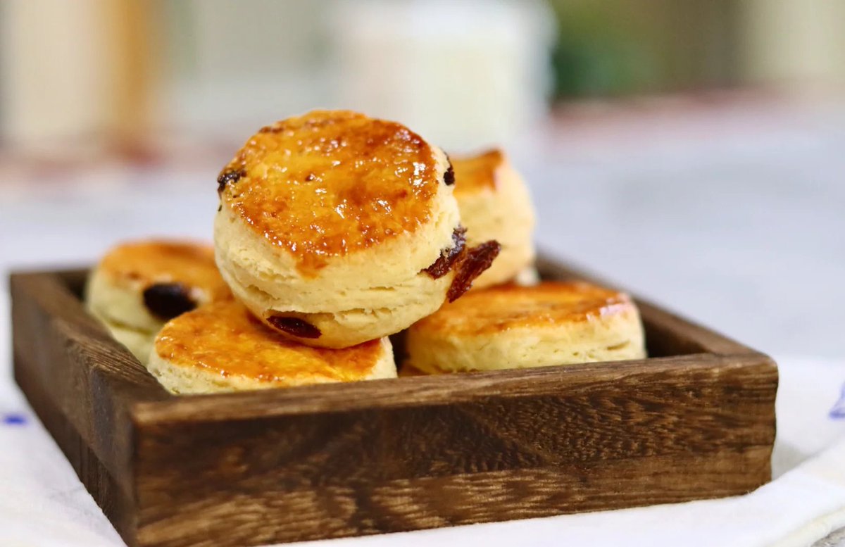 ogmommaj's tweet photo. Just baked the fluffiest vanilla scones and the house smells like a sweet dream! No better weekend vibe than mixing, kneading and munching warm treats ， https://t.co/ROGNbqfdCP