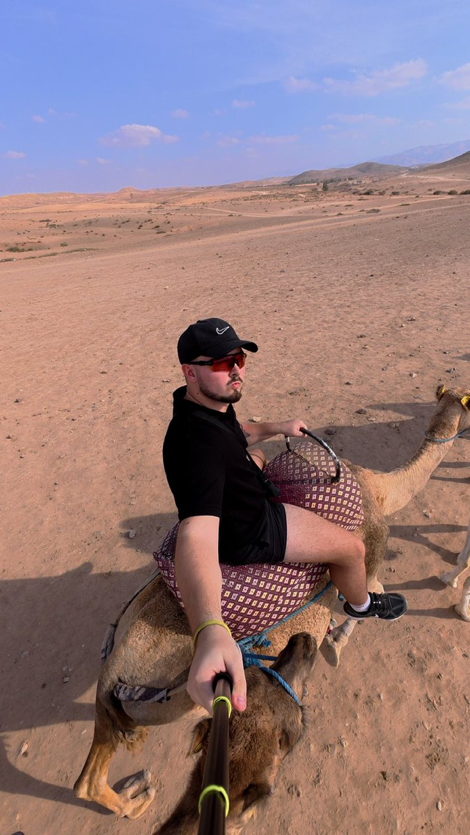 syzzinnit's tweet photo. @skel @skel with that 10k I would probably split it up and buy some investments and also gamble some aswell and fund some of my planned trips to china this year. LFG https://t.co/u32eXjUEAl