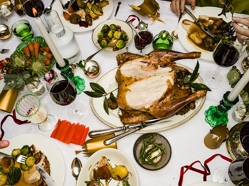cbD0E4suTn6QN05's tweet photo. Festive Christmas Eve feast alert! Juicy roasted turkey, buttered glazed ham, and spiced eggnog ready to wrap your family in warmth tonight.  #HolidayEats https://t.co/pJk8fcAZIz