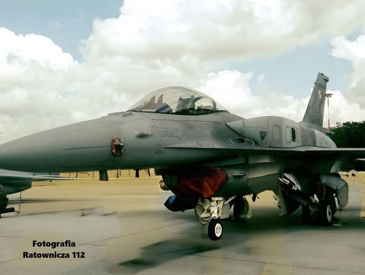 NaPierwszejLini's tweet photo. #KRAJ 🇵🇱
Agencja Uzbrojenia | Duże zakupy bomb i rakiet do polskich samolotów F-16, podpisano umowy.🇵🇱💪🔥🚀✈️🇵🇱
Szczegóły zakupu w poniższym linku:
- https://t.co/q0G0kNAZqA
***
#AgencjaUzbrojenia #AU #WojskoPolskie #armia #żołnierz #żołnierze #bezpieczeństwo #F16 #F16Jastrząb https://t.co/I8S9unFwRn