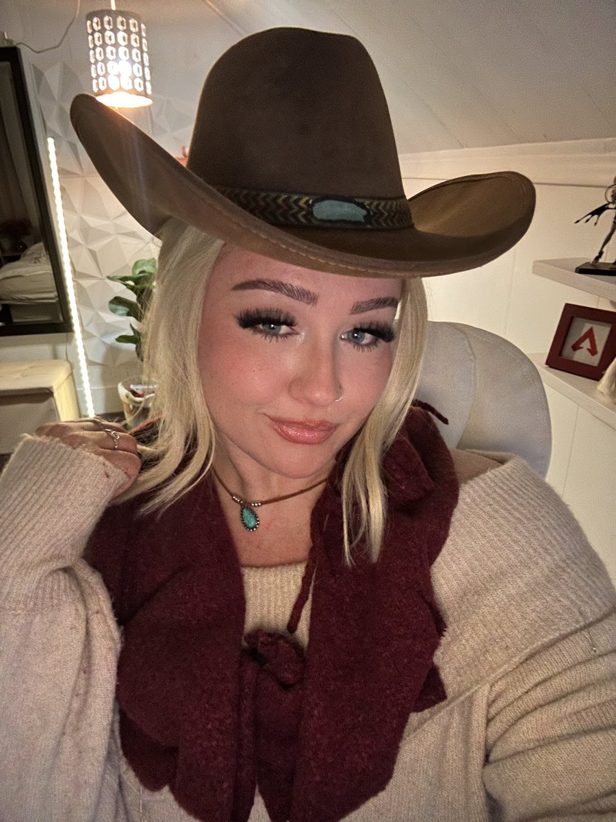 SniperGrlfriend's tweet photo. KATE DENSON COSPLAY FOR STREAM LAST NIGHT WAS SO FUN 🤎 @DeadbyDaylight #dbd https://t.co/s371tfIozg