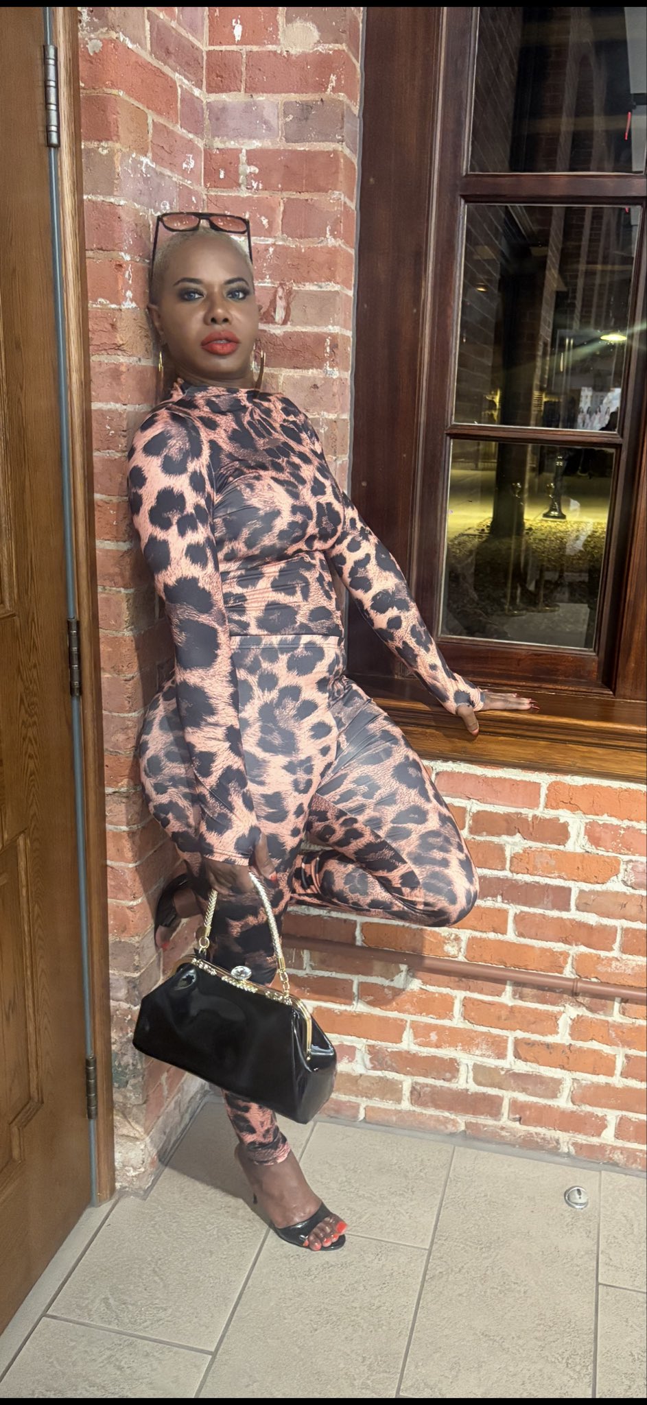 1 pic. About last night 😘 https://t.co/eJYBer1jC9