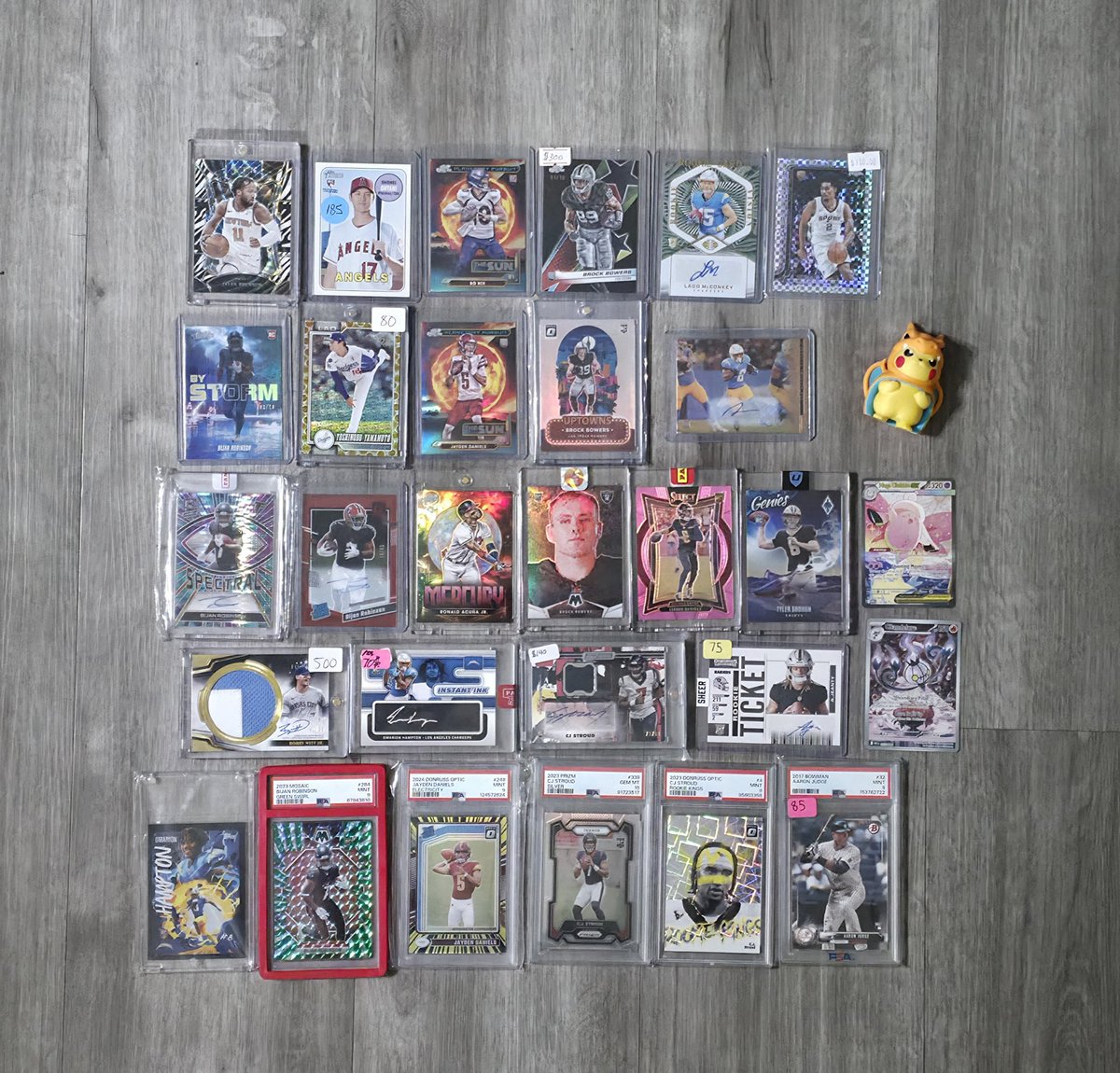 epicfamilycards's tweet photo. Very productive day at the Denver Card Show yesterday. Came home with all this new stuff, sold and traded a ton. Took in some other big cards, but they sold almost immediately. What a day! @denvercardshows https://t.co/7BfbrSfg8H