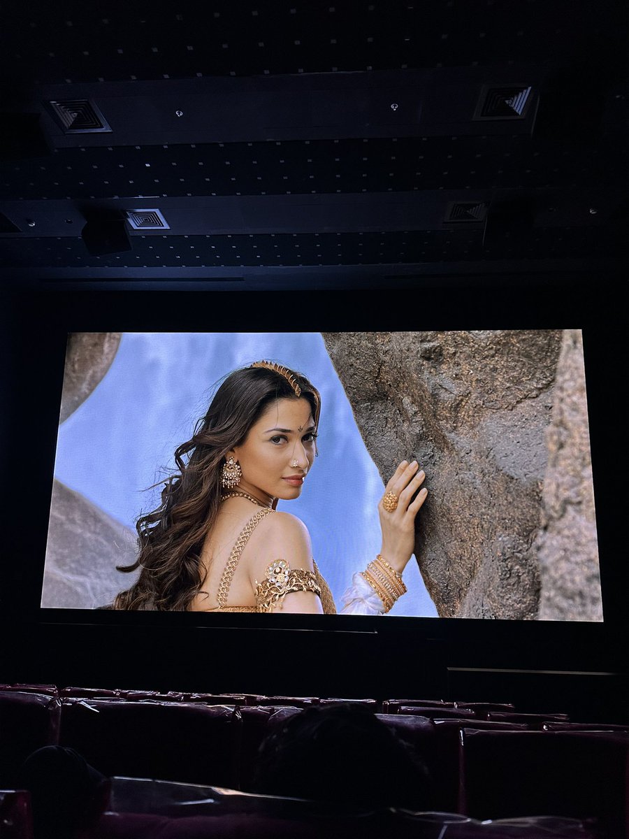 literallykk_'s tweet photo. @Yank_Prometheus @kdcloudy Bro, my tweet is a reply to your troll about AAA LED screen, inkedo IMAX theatre enduku laagadam?. Prasads lo I like screen 3 and 4, but not 6. Black bars okate kadu, PCX picture clarity (image 3) kuda bokke compared to AAA LED (image 2), PCX sound is same as any other atmos https://t.co/Cig8YHGgfL