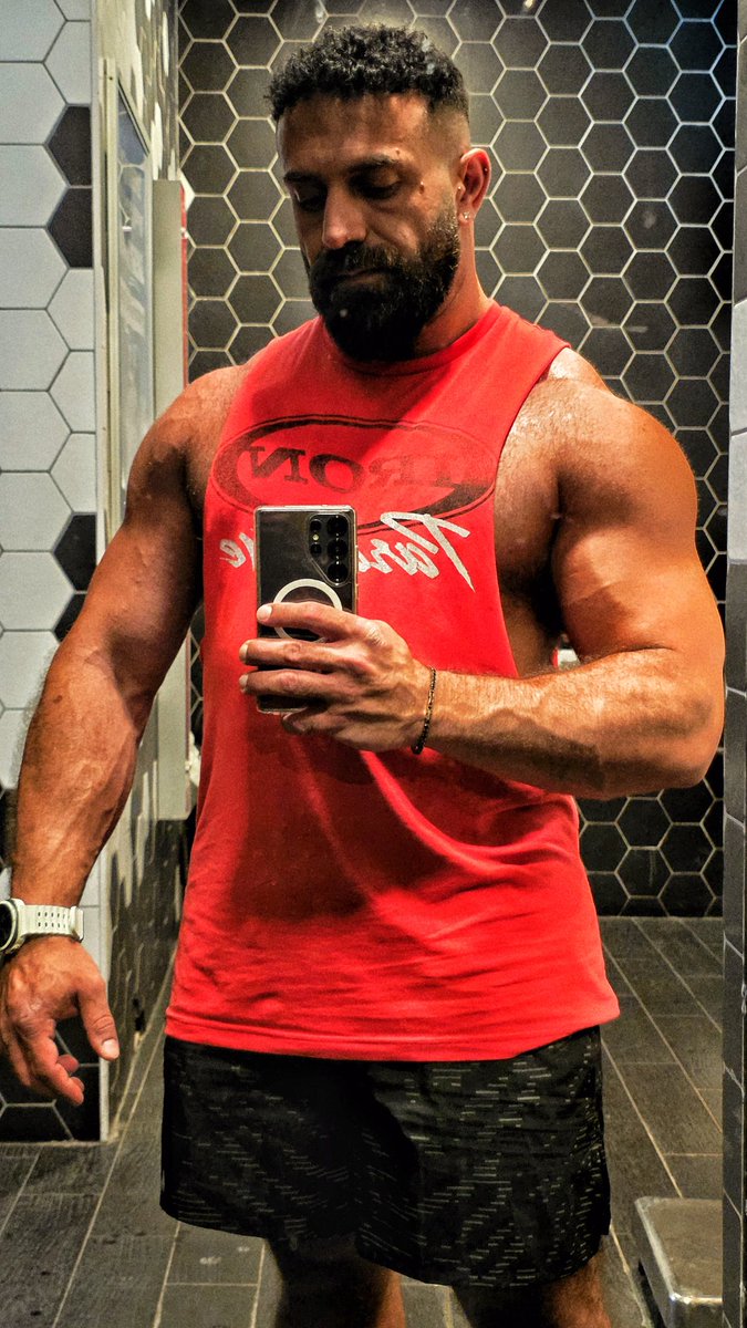 GuyMotola's tweet photo. Shoulders glow up
#ShoulderWorkout #ShoulderDay #Delts #CappedDelts #Bodybuilding #GymLife #GymMotivation #Physique #Muscle #Fitness #Workout #Strength #Shredded #CuttingSeason #Aesthetic #MensPhysique #NoDaysOff #Progress #TrainHard #MusclePump #FitnessJourney #GymSelfie https://t.co/WJDbFqIfCo