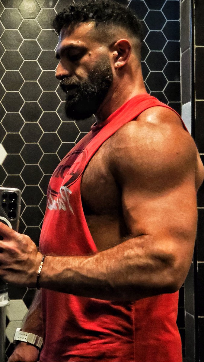 GuyMotola's tweet photo. Shoulders glow up
#ShoulderWorkout #ShoulderDay #Delts #CappedDelts #Bodybuilding #GymLife #GymMotivation #Physique #Muscle #Fitness #Workout #Strength #Shredded #CuttingSeason #Aesthetic #MensPhysique #NoDaysOff #Progress #TrainHard #MusclePump #FitnessJourney #GymSelfie https://t.co/WJDbFqIfCo