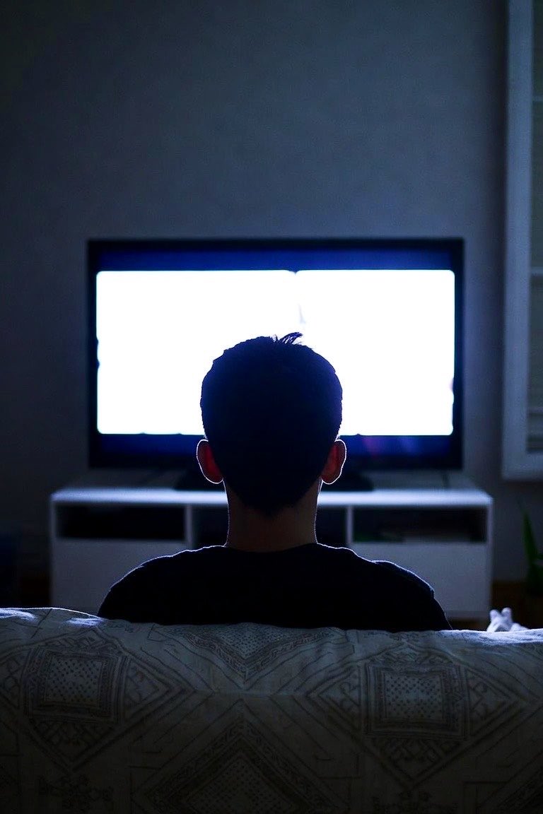 YourAnonOne's tweet photo. Most smart TVs watch you back. A technology called ACR takes a snapshot of what is on your screen every few seconds and sends it to the company. 📺

They use it to track everything you watch, including from your console and HDMI, and they sell that data to advertisers. 💰 https://t.co/tsJqx9Qa9f