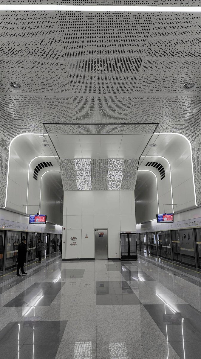 Whenry9's tweet photo. A stranger held the metro door for me when I was running late—no questions, just a quick smile that turned my stressful morning around. Small kindnesses hit different.， https://t.co/JV1fEXvgwY