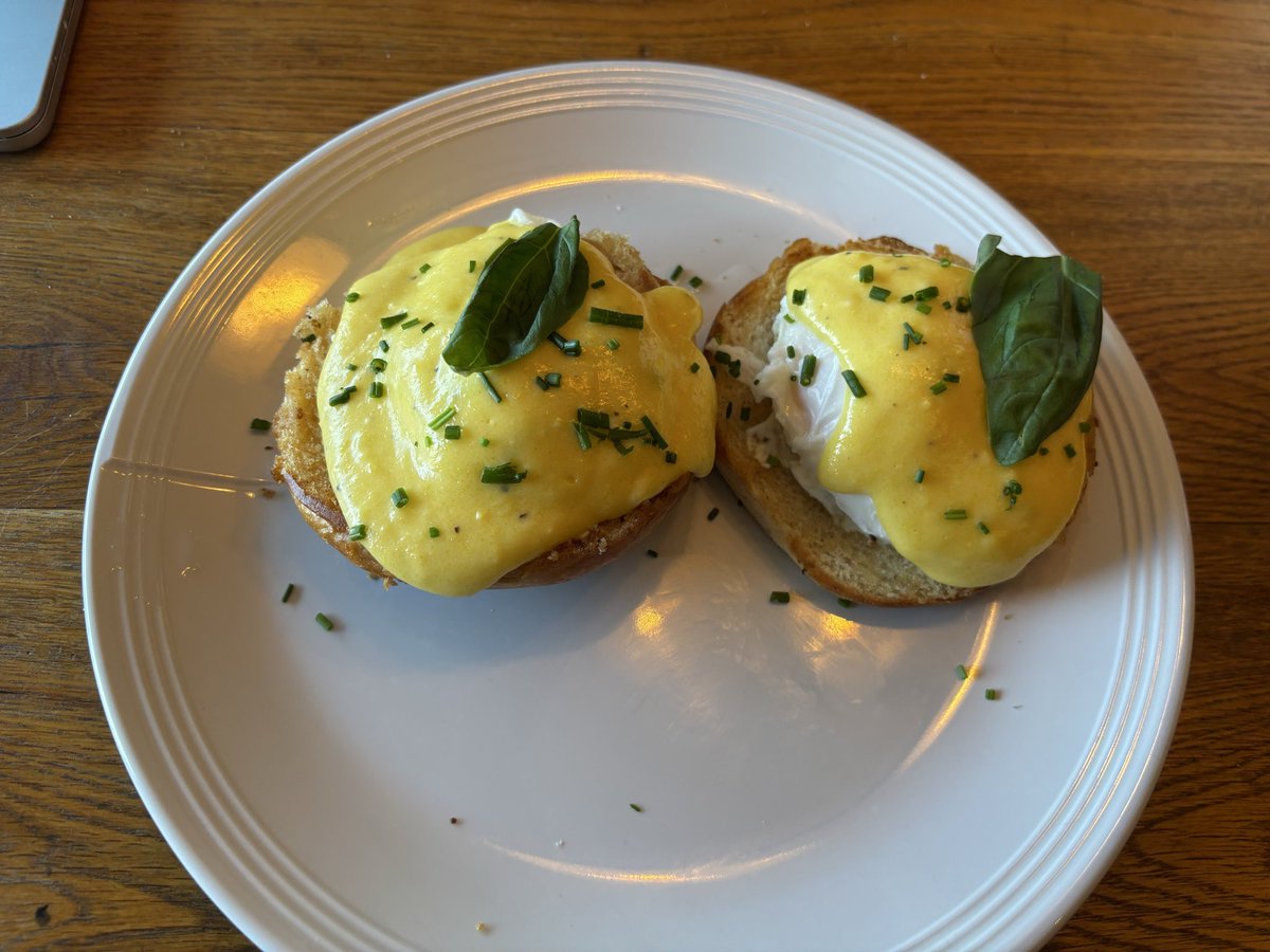 sfrantzman's tweet photo. Poached eggs at #chezfrantzman with toasted bun with French butter and cream cheese; hollandaise, chives and one basil leaf
As I always say, to make perfect poached eggs use a dash of apple cider vinegar in the water and swirl it and then exactly 4 minutes in a simmer close to boil; you can bring it up to a boil just before taking them out
For the hollandaise use a dash of vinegar also and remove the milk suds from the butter; use some lemon juice or dash of water to cut it ; of course use Dijon
