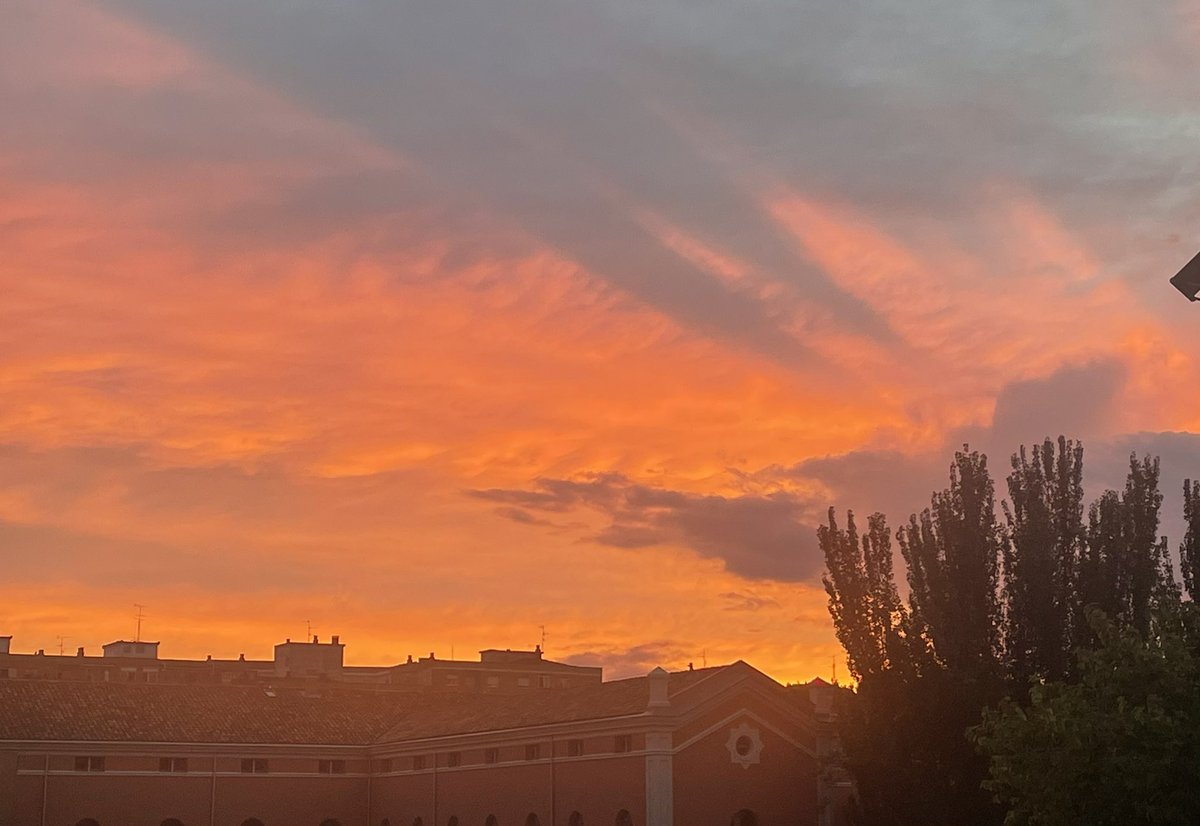 espiga42's tweet photo. Después de la tormenta vino la calma #Logroño https://t.co/tHQi5zJBOM