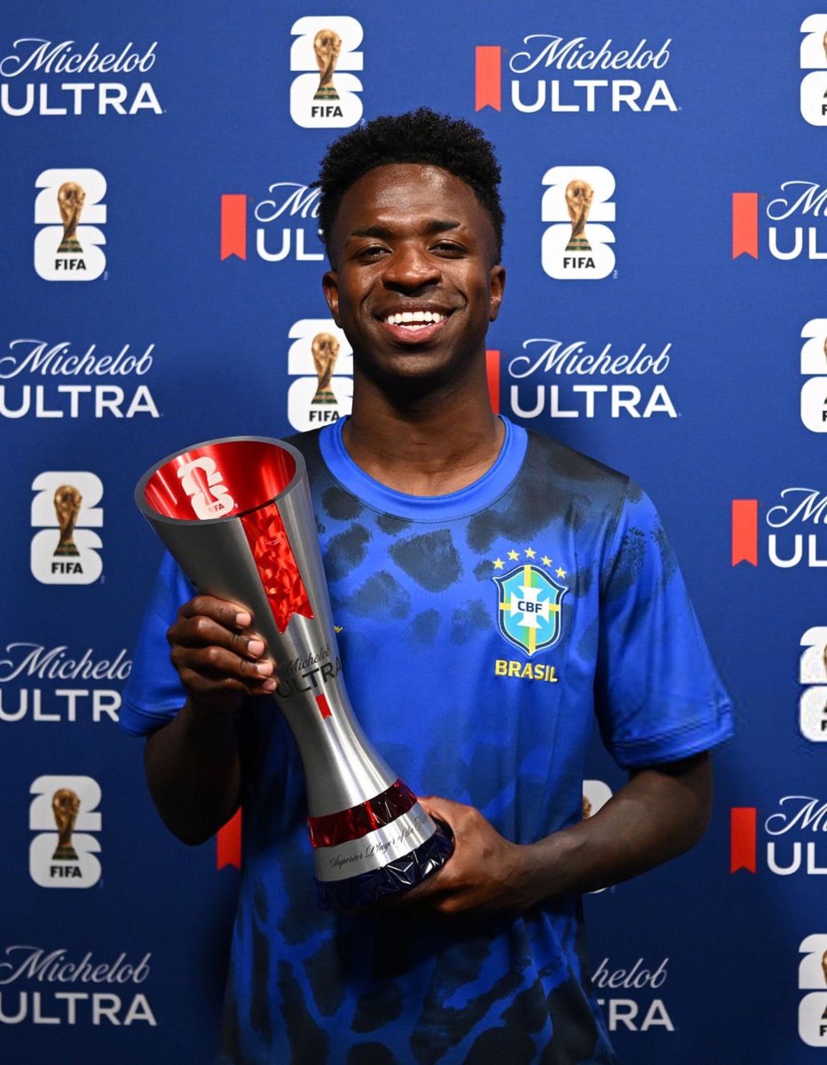 2010MisterChip's tweet photo. Jugadores elegidos MVP en los TRES partidos de la fase de grupos de un mismo Mundial en TODA la historia de la Copa del Mundo:

🇵🇹 Cristiano Ronaldo (2010)
🇦🇷 Lionel Messi (2014)
🇧🇷 VINICIUS JÚNIOR (2026)

Una lista muy, muy, muy, muy selecta. https://t.co/R5hKhqAN9Y