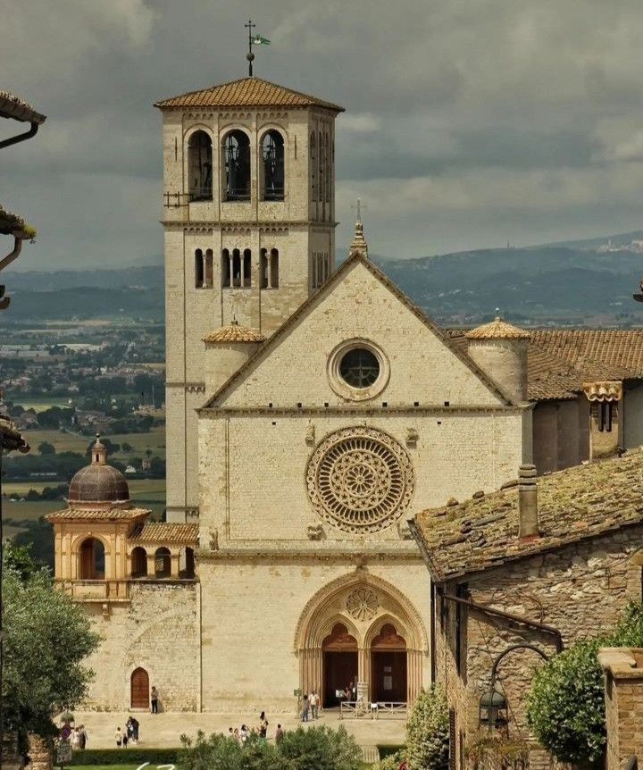 latinedisce's tweet photo. I'm tired of pretending Italy is a secular country https://t.co/trcHDQoeLB