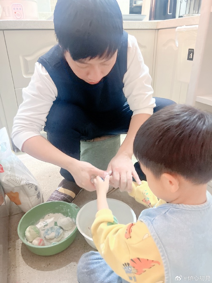 seojc333's tweet photo. Today’s fun family project: baking rainbow cookies with my little chef! Messy hands, sweet laughs, and lots of joy https://t.co/l8WeAxwplO