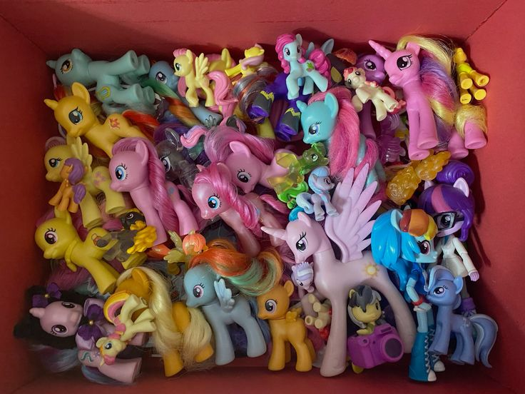 madeofcandyy's tweet photo. Guys... Mom found the pony drawer https://t.co/lVJ5hiszzG