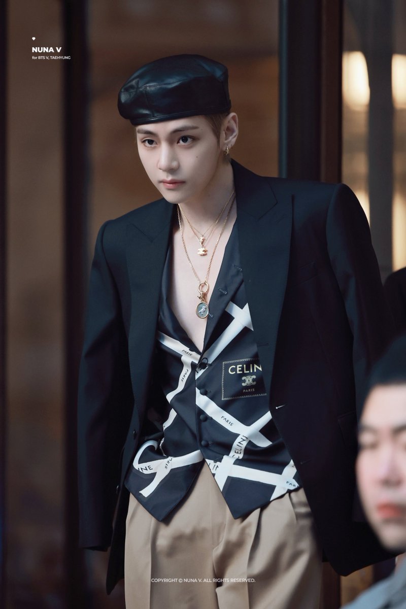 taehyvngpics's tweet photo. V-isual ✨ 

#TAEHYUNGxCeline https://t.co/JJbpBoRrkk
