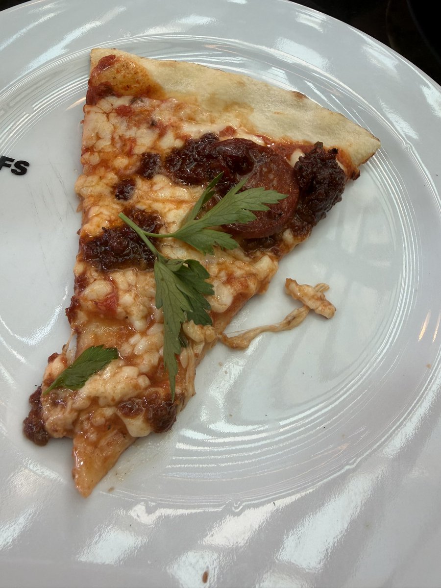 xvzjeiushwieds's tweet photo. Abi şaka mı bugün sadece bir menemen bir dilim pizza ve 17bin adım attım yine de 2 kilo aldım yeter ya valla yeter bu metabolizma ne böyle https://t.co/XuaYRtkKtE