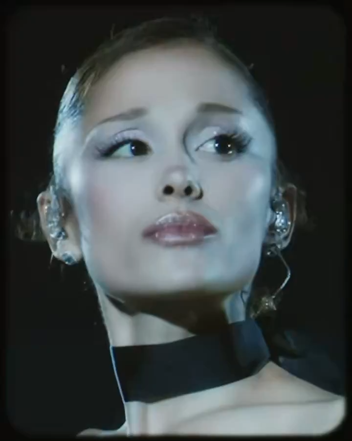 arianastills's tweet photo. i dont play about her face card https://t.co/4Y0XI04OQw