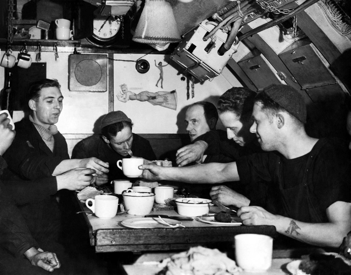 findmypast's tweet photo. Wondering if your ancestor served on a Navy submarine? Here's how to confirm it ⬇️ 
https://t.co/LUiuEKAf80 https://t.co/wgbCJFRYks