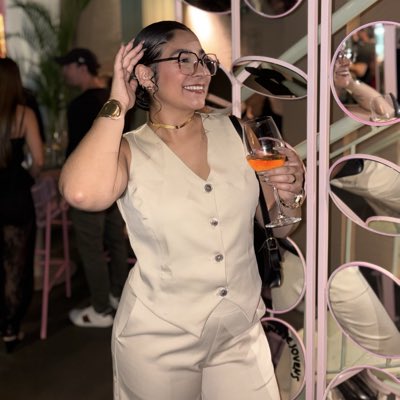 anna_tarragooo's tweet photo. De volta nessa rede depois de anos… 🫠🤣✨ https://t.co/laV6rgiUuf