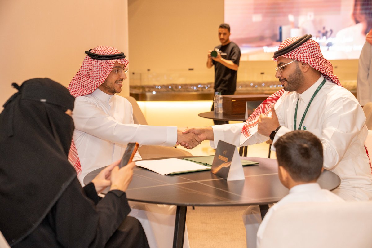 Roshnksa's tweet photo. محطة جديدة نفخر بها

يمثّل بدء تسليم المرحلة الثانية من مجتمع سدرة خطوة جديدة نحو تطوير مجتمعات متكاملة ترتقي بجودة الحياة، لنواصل التزامنا بتوفير أسلوب حياة مثالي في بيئة صُمّمت بعناية لتلبي تطلعات السكان وتمنحهم تجربة سكنية متكاملة https://t.co/IwCPOQJ09o