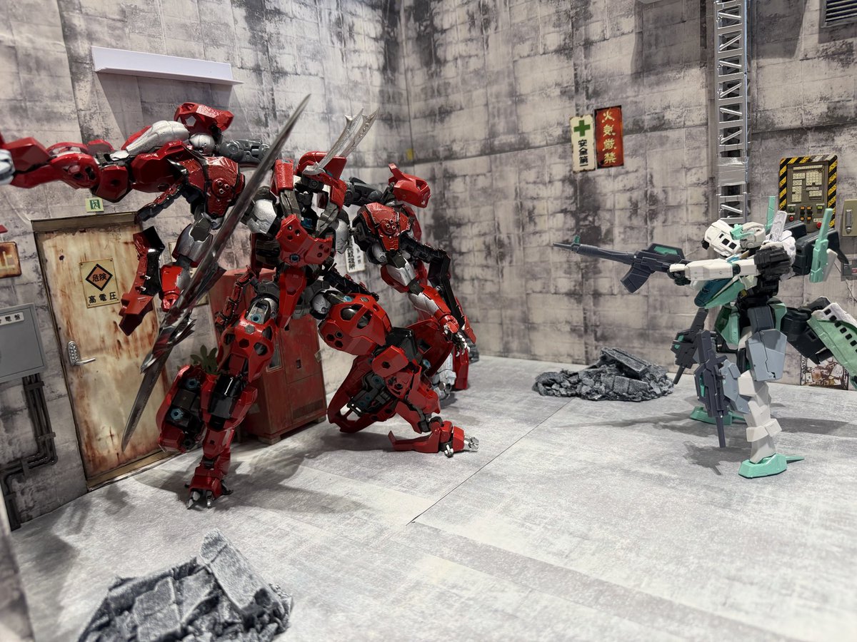 Vt9RPPSqepp56x3's tweet photo. #第三回中央展 にて以前参加した #大洗模型展示会 でお見かけした方とお会いした😎

新作をお借りしてウチのジオラマベースで写真を撮っていただきました。 https://t.co/kJKLbSUpdg