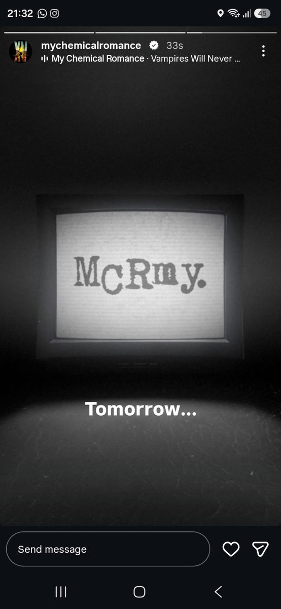 Lo3liz's tweet photo. WHAT DOES IT MEAN?! #mcrmy https://t.co/ZHnWDkFdq3