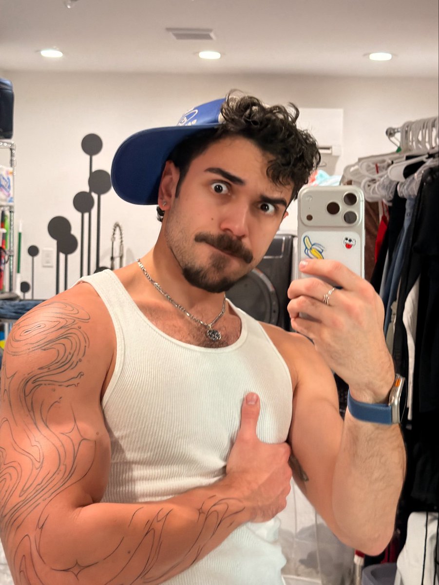flexofblue's tweet photo. what just happened 🤨 https://t.co/lbXnXQJdzJ