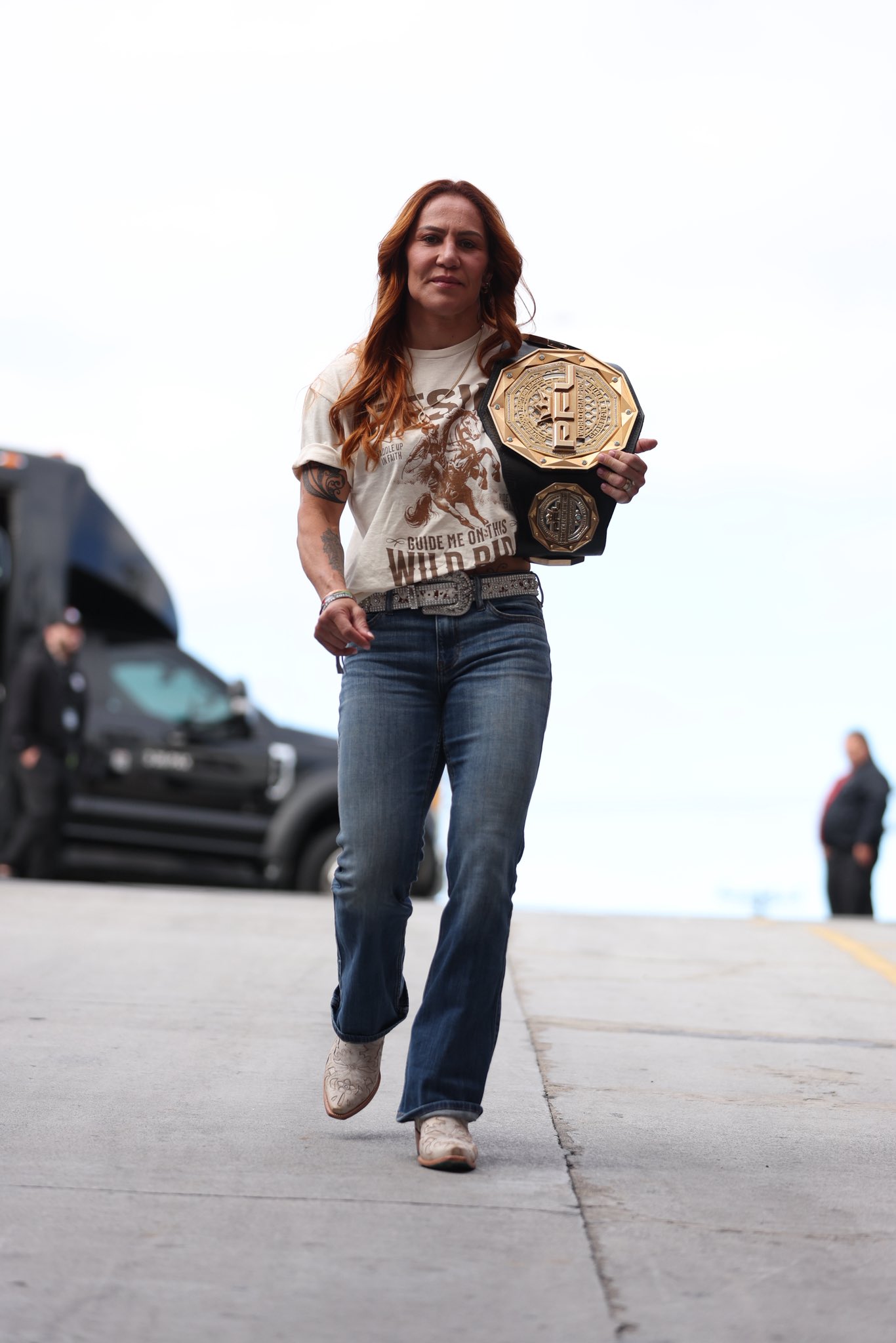 2 pic. Don’t wait for permission to build your legacy. 👑💥 Every time a woman refuses to quit, stands up after being doubted, or chooses courage over comfort… she makes it easier for the next generation to believe they can too. Strength isn’t about being fearless. It’s about showing https://t.co/Wb07JmSg7i