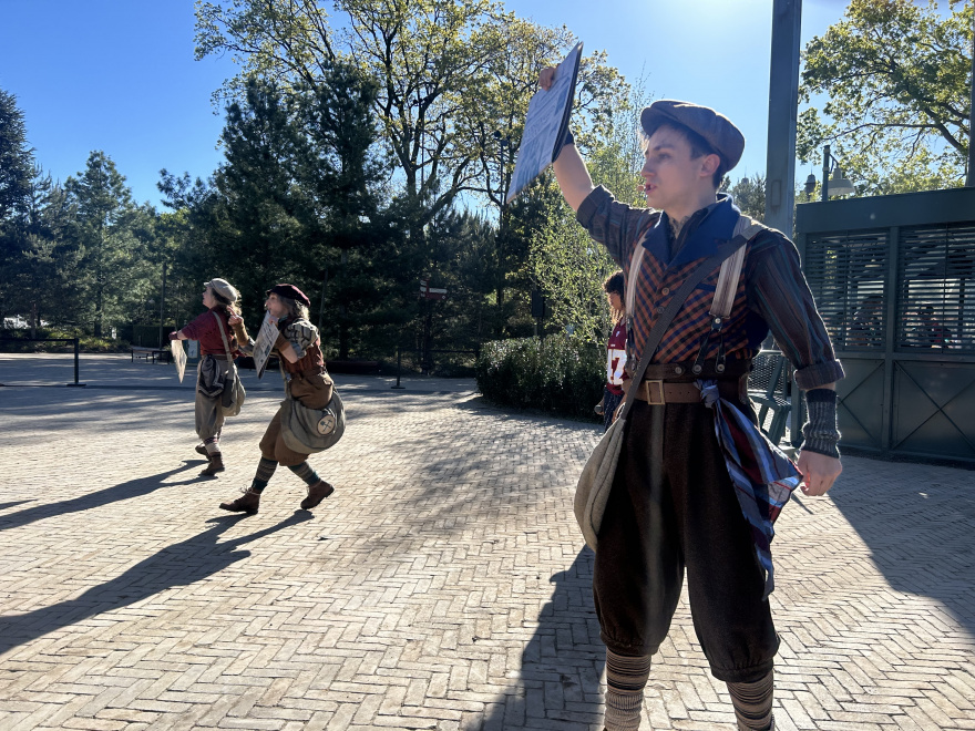 Eftepedia's tweet photo. Laatste nieuws! Hooghmoed is geopend, en de goudsmelterij is nu ook te vinden op Eftepedia. Verplichte lectuur voor potentiële  schoorsteenvegers: https://t.co/1FMnRPFGvD #Efteling https://t.co/tL0LuFyo1g