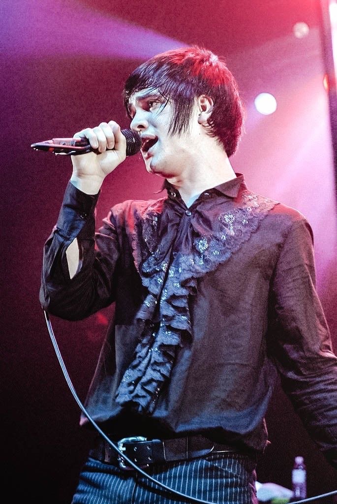 kittyhecox's tweet photo. I want art with Brendon urie in lolita/ouji fashion, I love when he has those little ruffles https://t.co/JJPIFcVWgG
